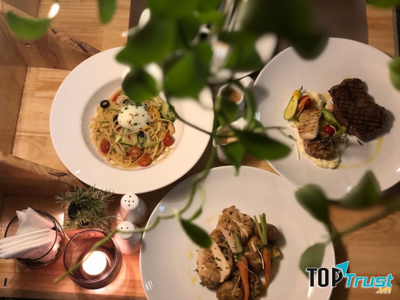 Tạo nên hứng thú với tên quán khá đặc biệt, Vườn-Trà-Cafe, Nơi bạn cần thu hút được nhiều khách hàng đến check in.