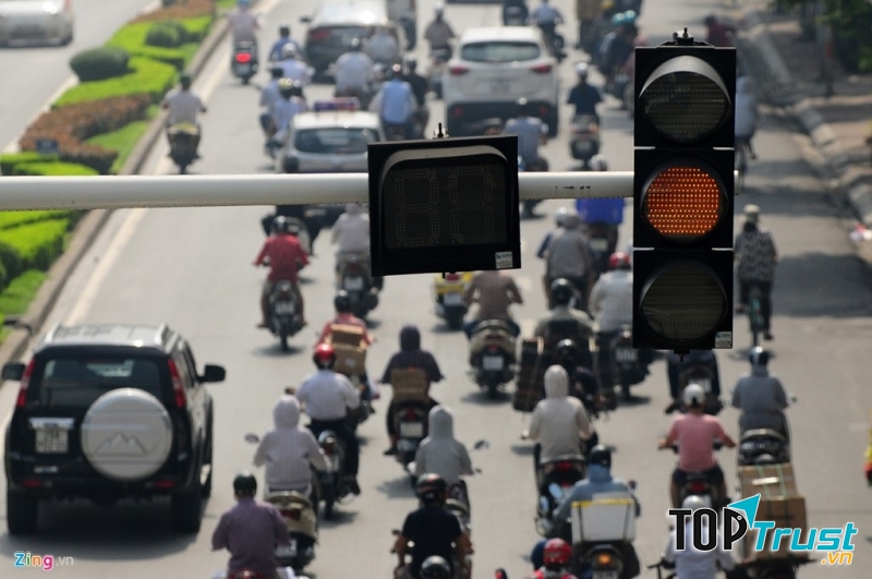 Vượt đèn vàng bị phạt nặng đấy các bạn nhé!