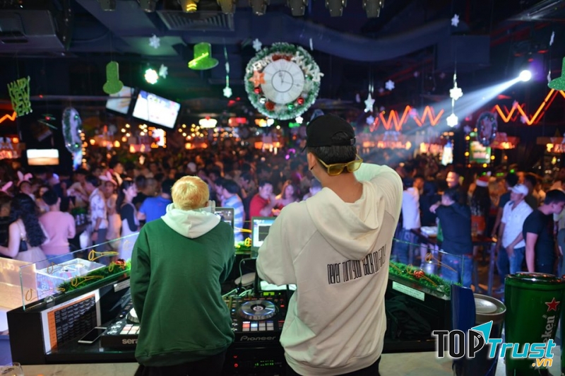 Không khí sôi động tại Vuvuzela Beer Club Cần Thơ