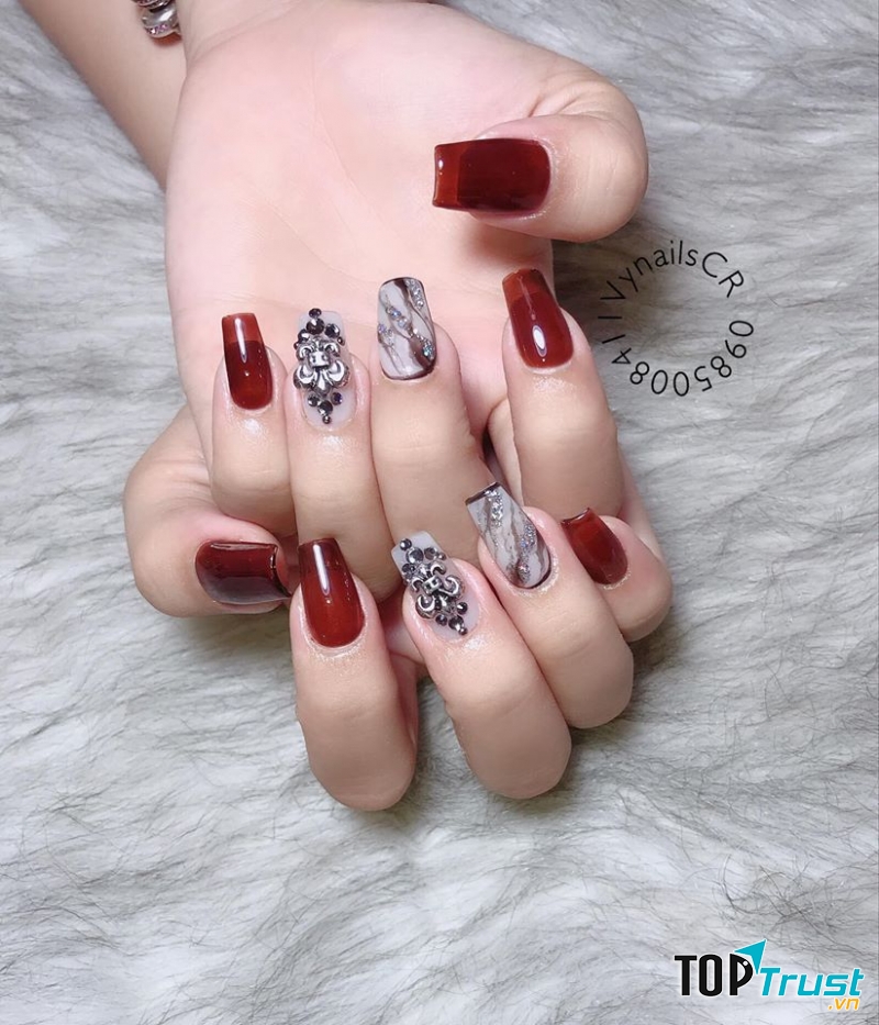 Vy Nails