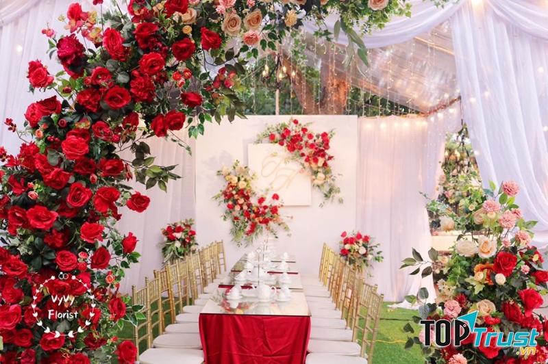 Trang trí tiệc cưới ấn tượng của Vyvy florist