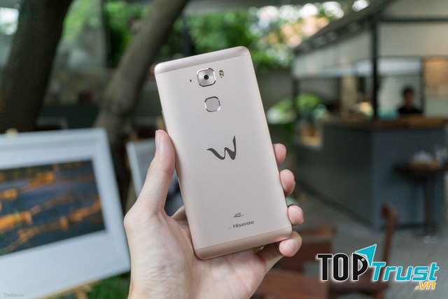 Một chiếc điện thoại khá chất cho bạn thưởng thức game.