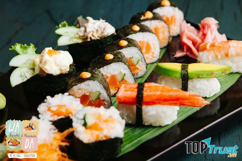 Menu taị Wada Sushi & Ramen rất phong phú, đa dạng. Các món sống được chế biến khá ngon, không hề bị tanh