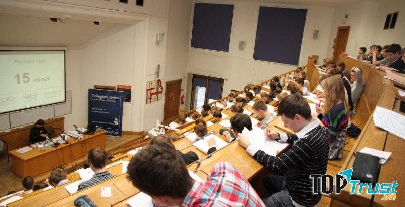 Warsaw chi phí du học hợp lý thứ 3 trong danh sách