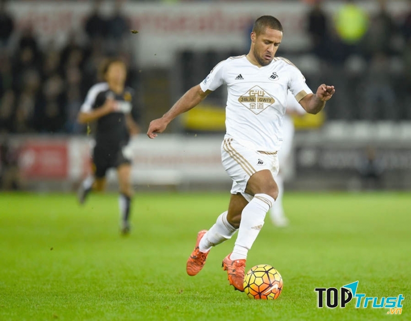 Routledge là cầu thủ rất nhanh nhẹn