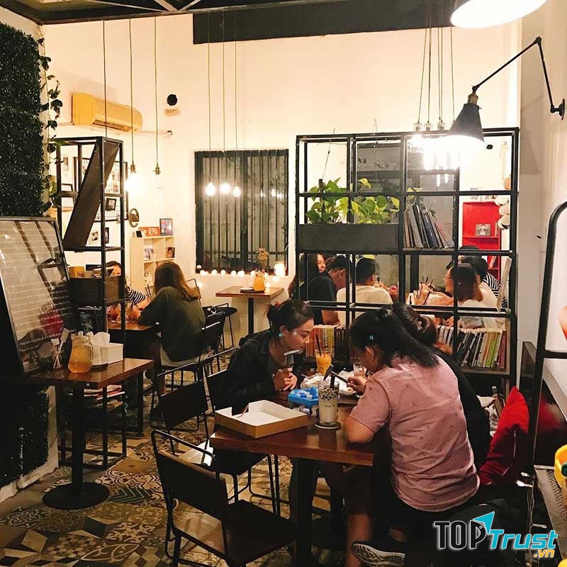 Đây là một trong những quán cafe đẹp ở Sài Gòn thuộc top bậc nhất, thu hút giới trẻ đến check in nhất