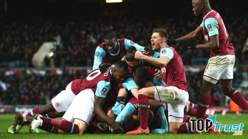 West Ham có lối chơi bóng bổng đặc thù của bóng đá Anh