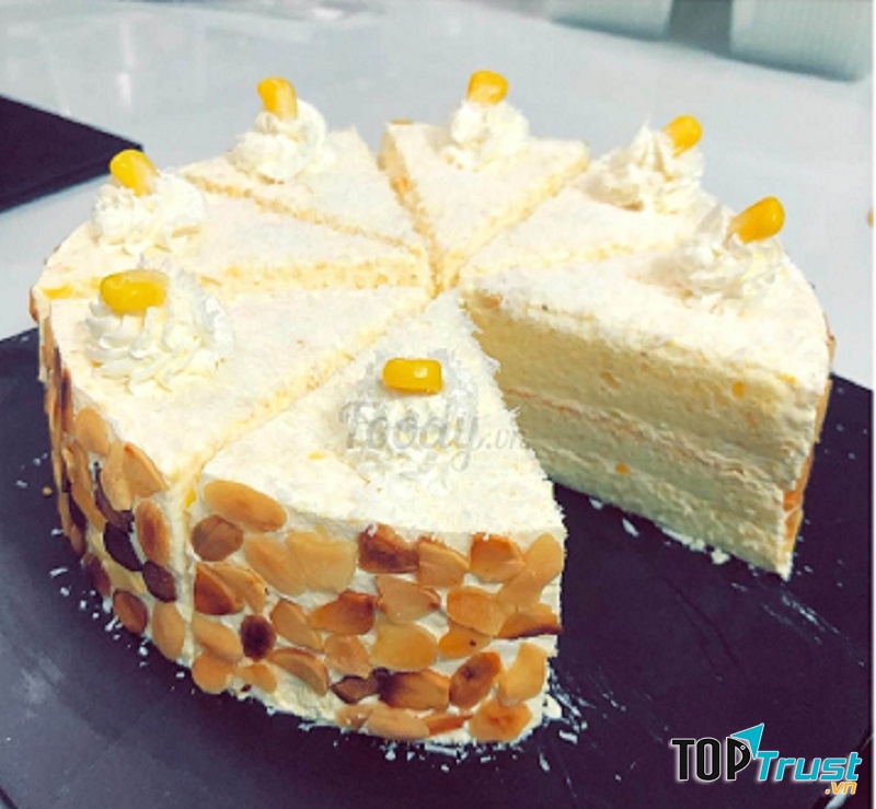 Bánh kem bắp thơm ngọt vị bắp non, ngậy vị bơ....