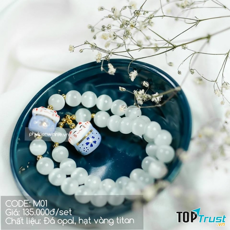 Vòng mèo Maneki Neko là điểm mạnh của shop