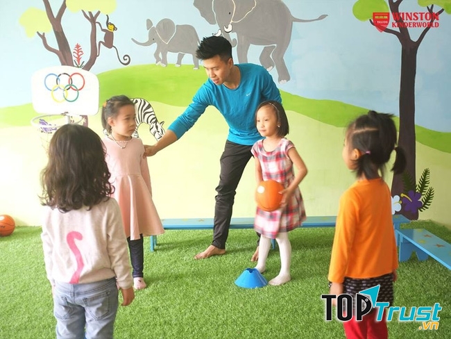 Vui chơi và tương tác với nhau