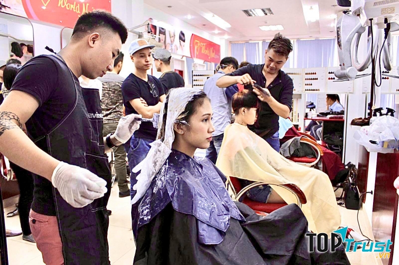 World Nail School