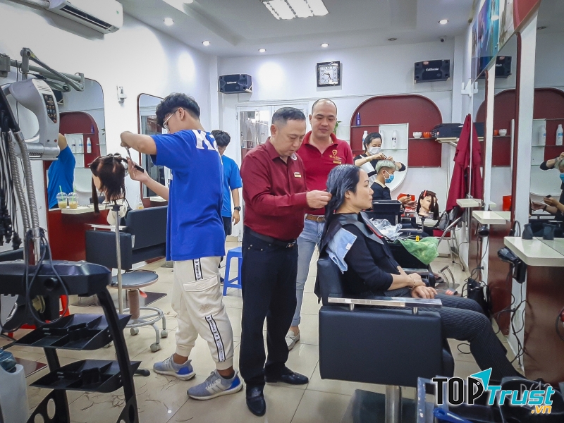 World Nail School