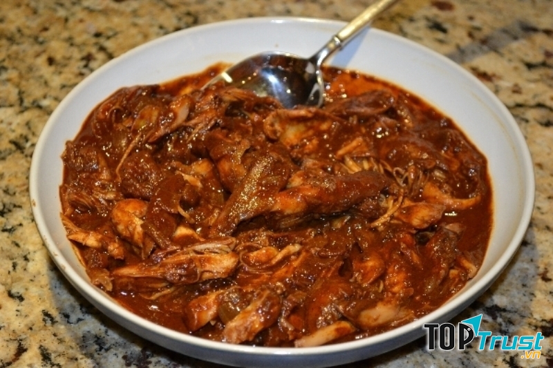 Ẩm thực Ethiopia được biết đến với các món Wot (món hầm) siêu cay