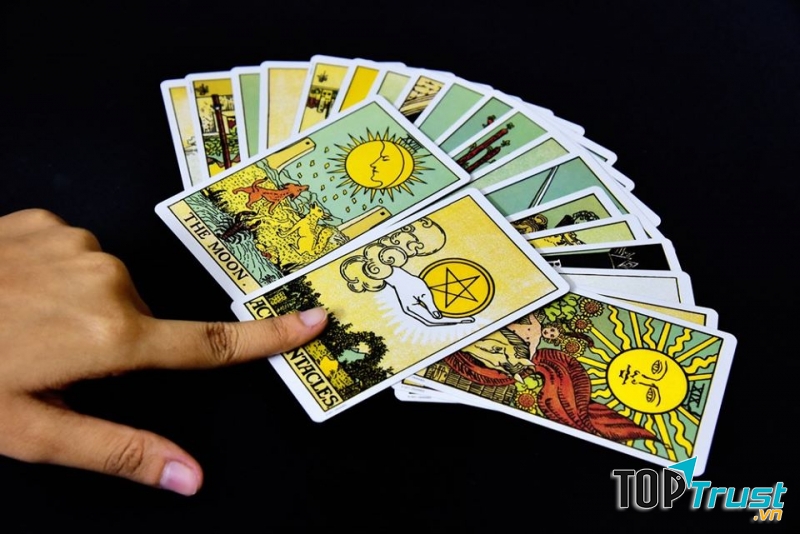 Những lá bài tiên tri