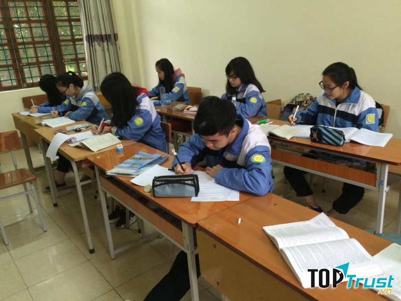 Các em sẽ gặp câu hỏi liên quan giữa lịch sử thế giới và lịch sử dân tộc.