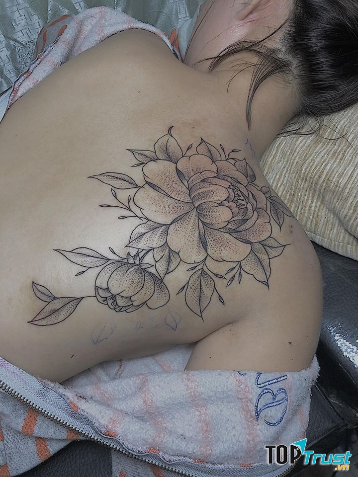 Hình xăm nghệ thuật che sẹo lâu năm