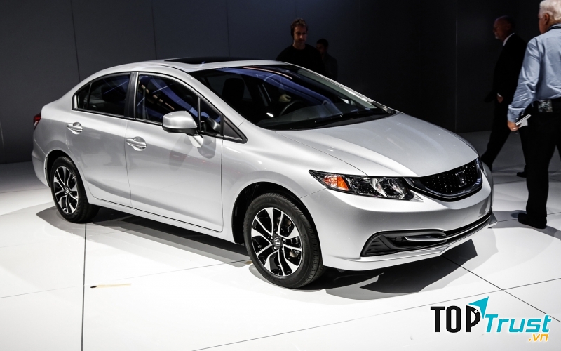 Rẻ nhưng vô cùng khỏe và hiện đại - Honda Civic 2013.