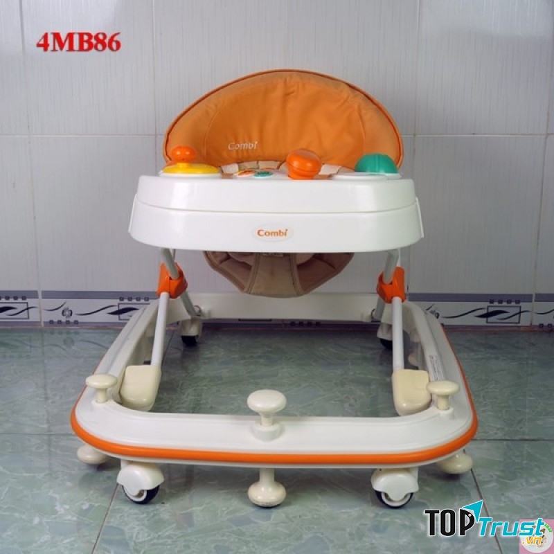 Xe tập đi Ya mầu cam Combi (Nhật)