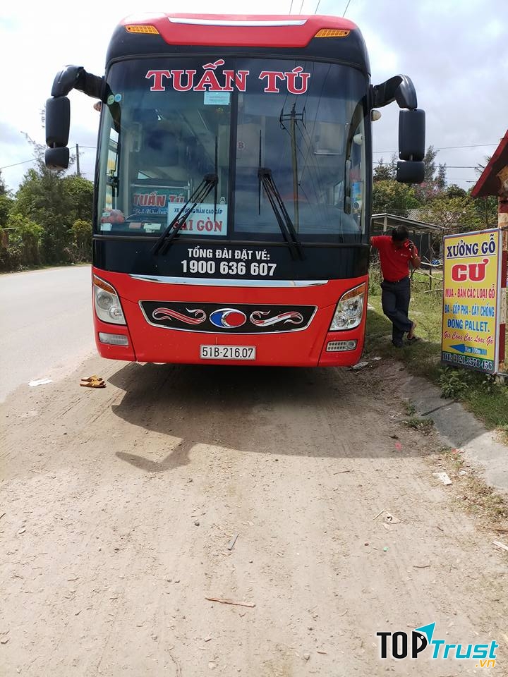 Nhà xe Tuấn Tú