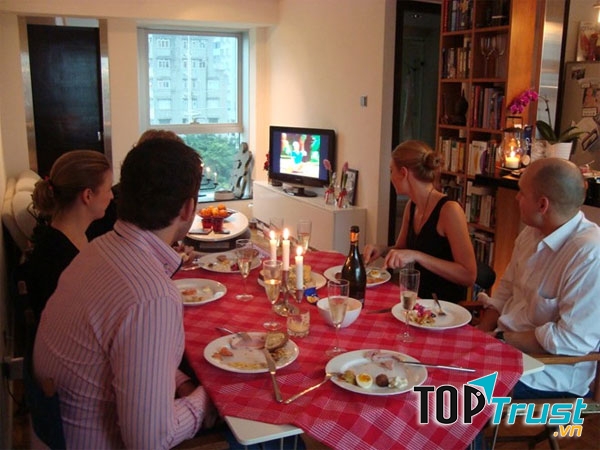 Xem phim hoạt hình Vịt Donald tại Thủy Điển giúp gắn kết các thành viên trong gia đình mỗi dịp Giáng sinh