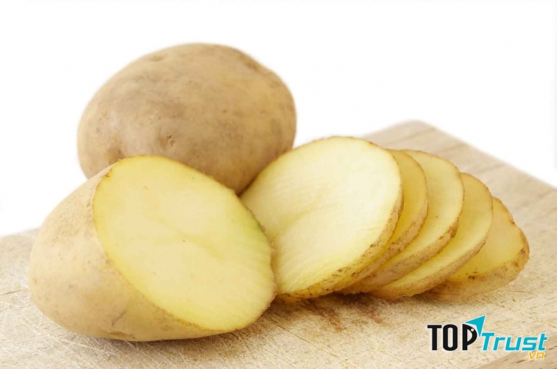 Xẹp mụn bọc bằng khoai tây