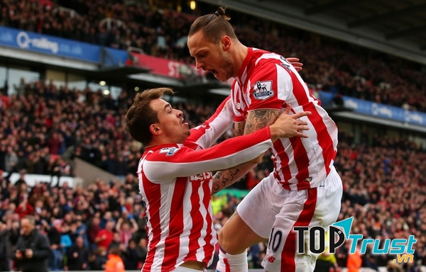 Arnautovic (phải) và Shaqiri là hai nhân tố chủ lực của Stoke City