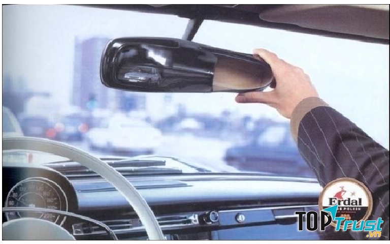 Xi đánh giày Erdal Shoe Polish sẽ khiến giày của bạn bóng lộn chả khác gì gương xe