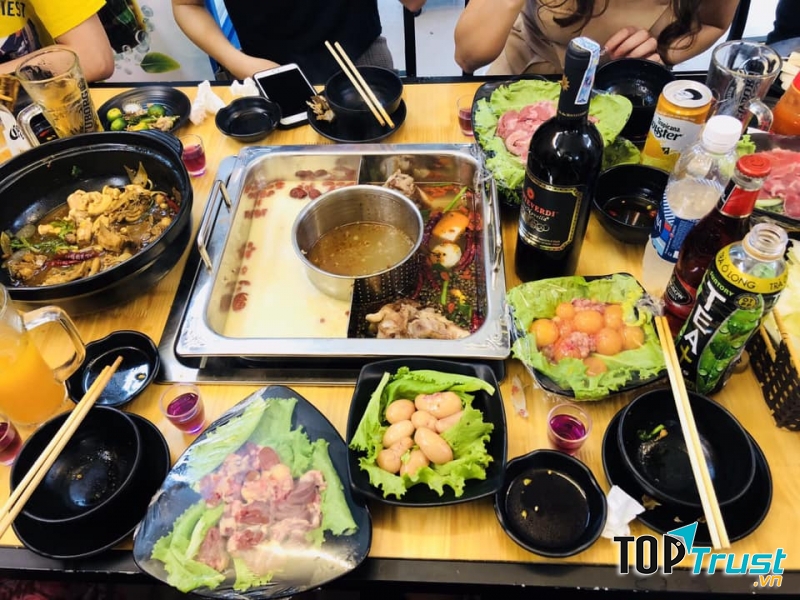 Nồi lẩu hai ngăn dễ dàng mix vị