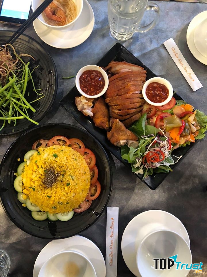 Món ăn đa dạng và phong phú