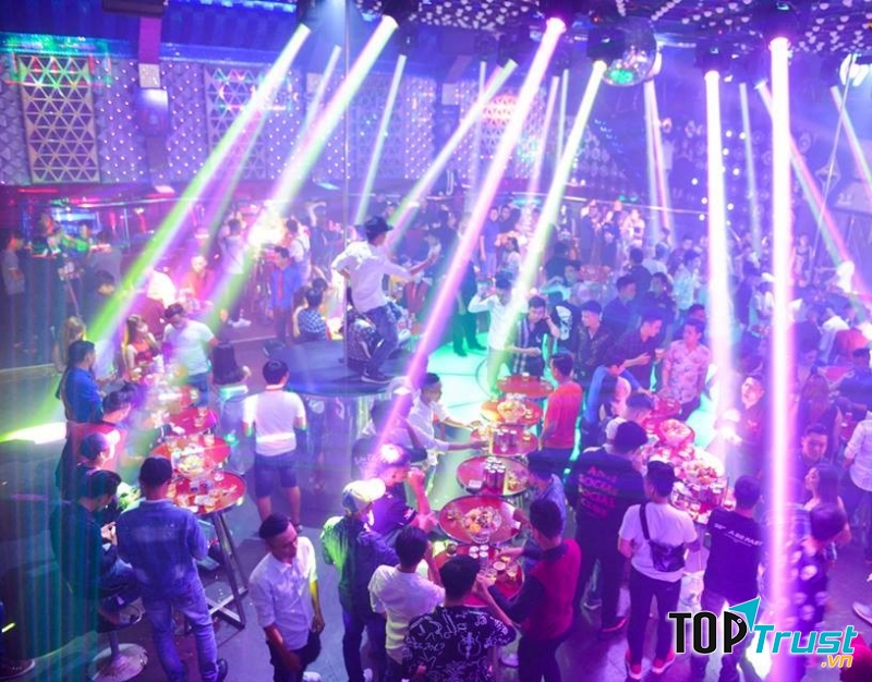 Không gian sôi động tại XK Club