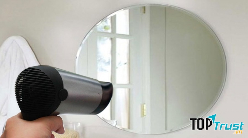 Xóa bỏ vết hơi trên gương