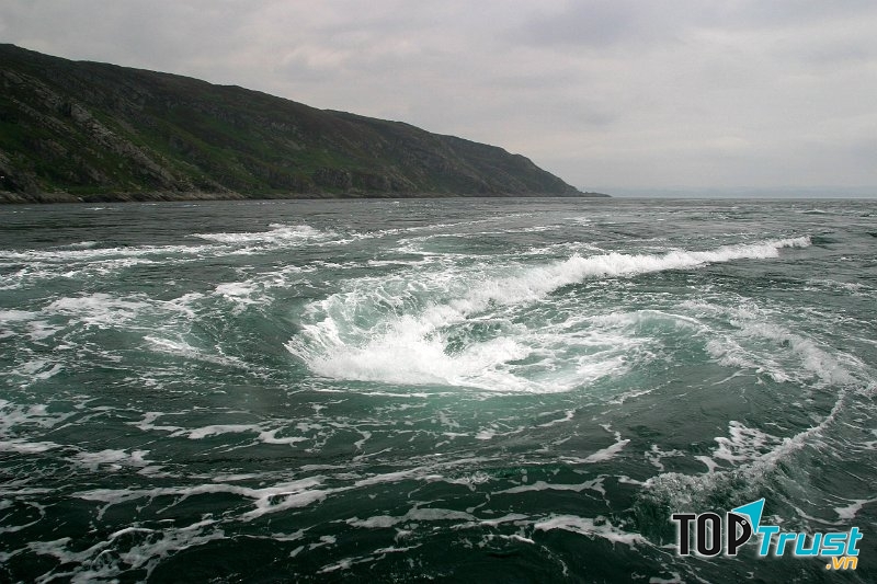 Xoáy nước vĩnh cửu ngoài khơi Scotland