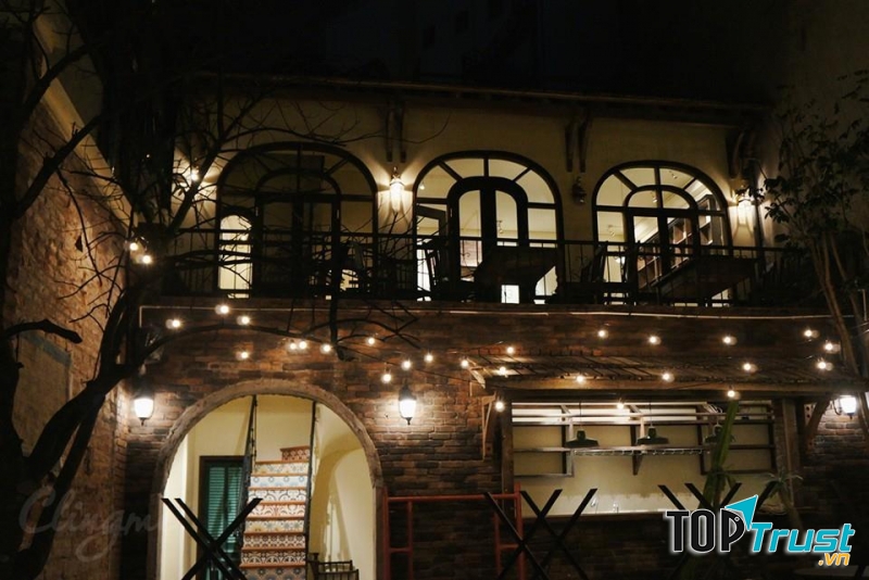 Xofa Café & Bistro