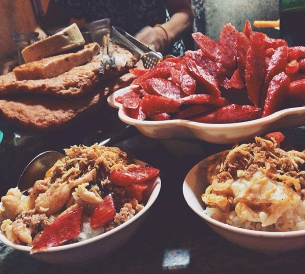 Xôi chả cua, lạp xưởng