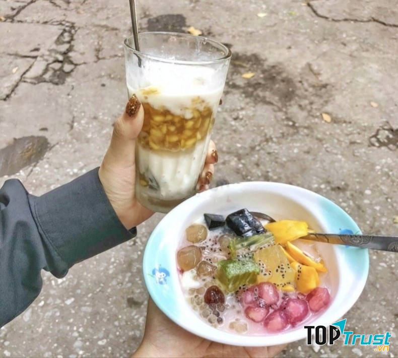 Ngoài chè bưởi, bạn có thể thưởng thức thêm nhiều món chè khác