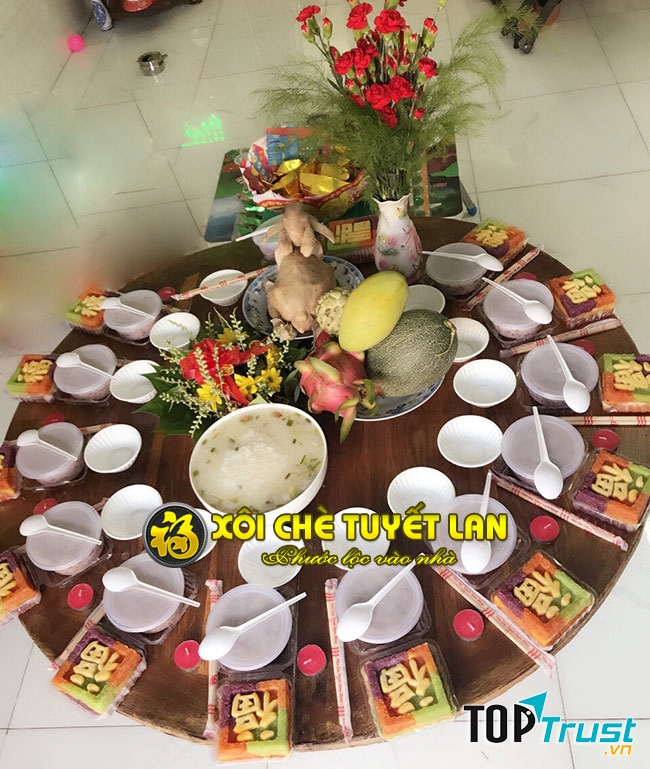 Xôi chè Tuyết Lan