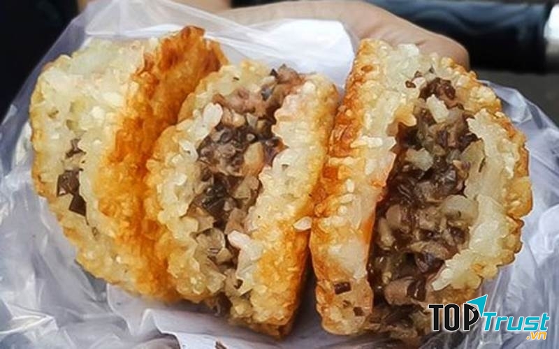 Xôi chiên - món ăn vặt hấp dẫn nhất Gia Lai