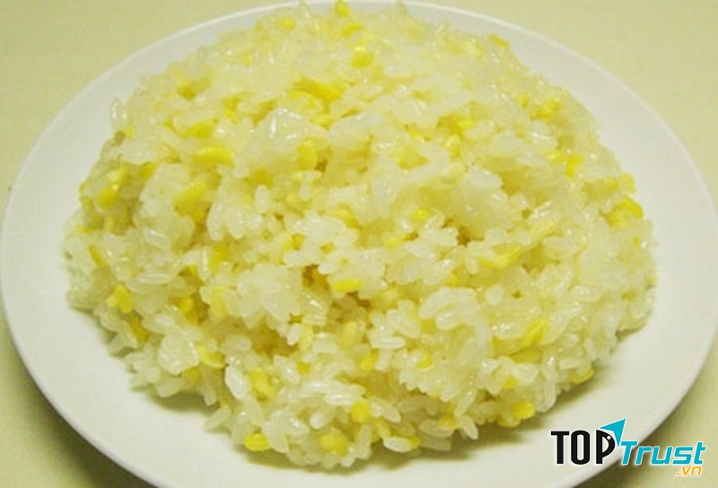 Xôi đỗ xanh thường được chọn để trên mâm cỗ cúng Rằm tháng 7.