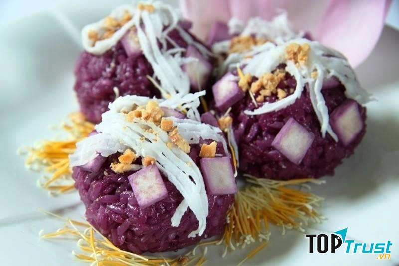 Xôi lá cẩm khoai môn