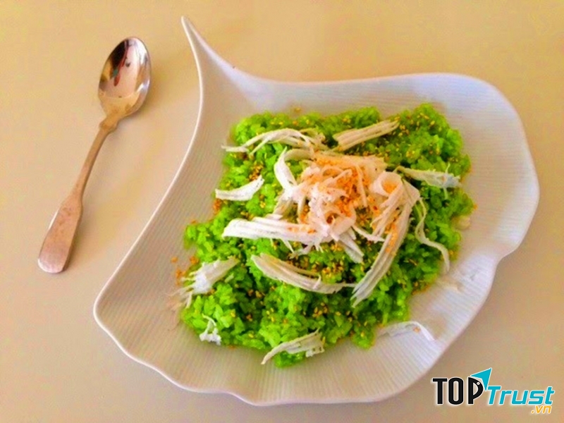 Xôi lá dứa là món ăn sáng quen thuộc của nhiều trẻ nhỏ