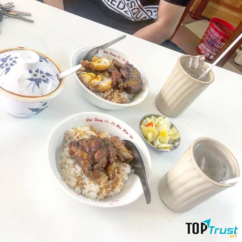 Xôi sườn cay Anh Tùng