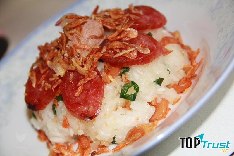 Xôi trắng lạp xưởng