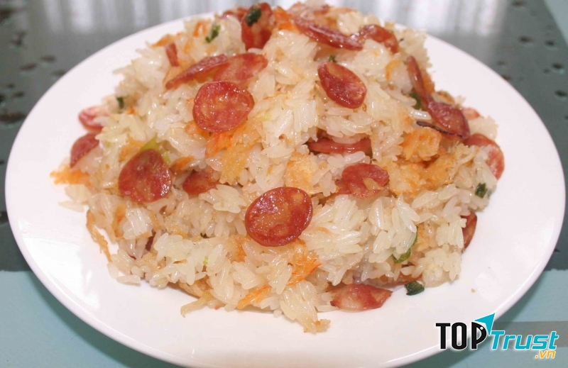 Xôi trắng lạp xưởng