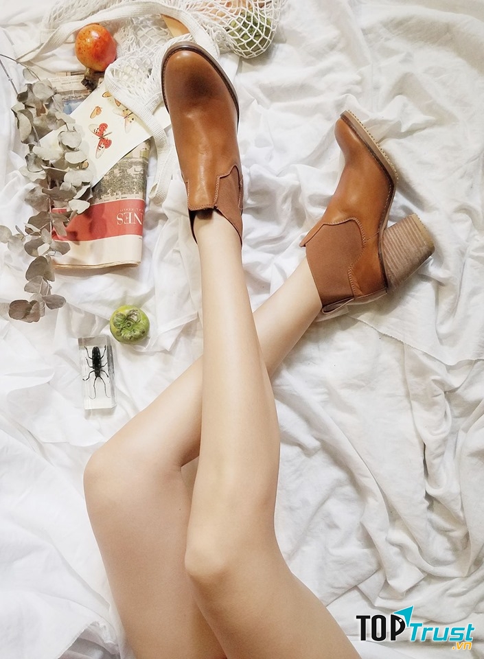 Tuy là hàng thùng nhưng những mẫu giày của Xóm mê giày vẫn còn mới tinh tươm như hàng mới khui