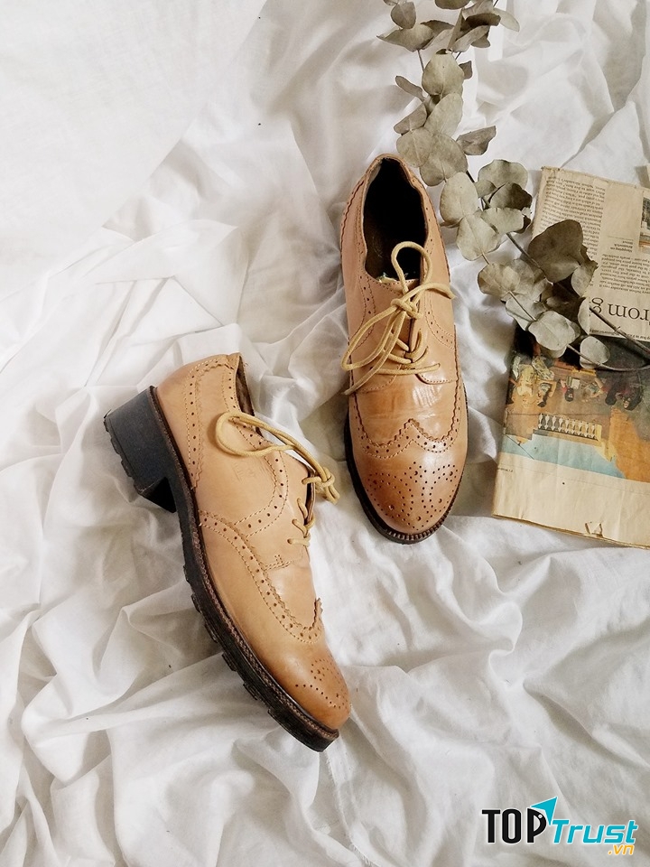 Những mặt hàng của shop đa phần là những mẫu giày second-hand nhưng lại được đánh giá là bền hơn cả những đôi giày mới mua ở chợ hay ở shop