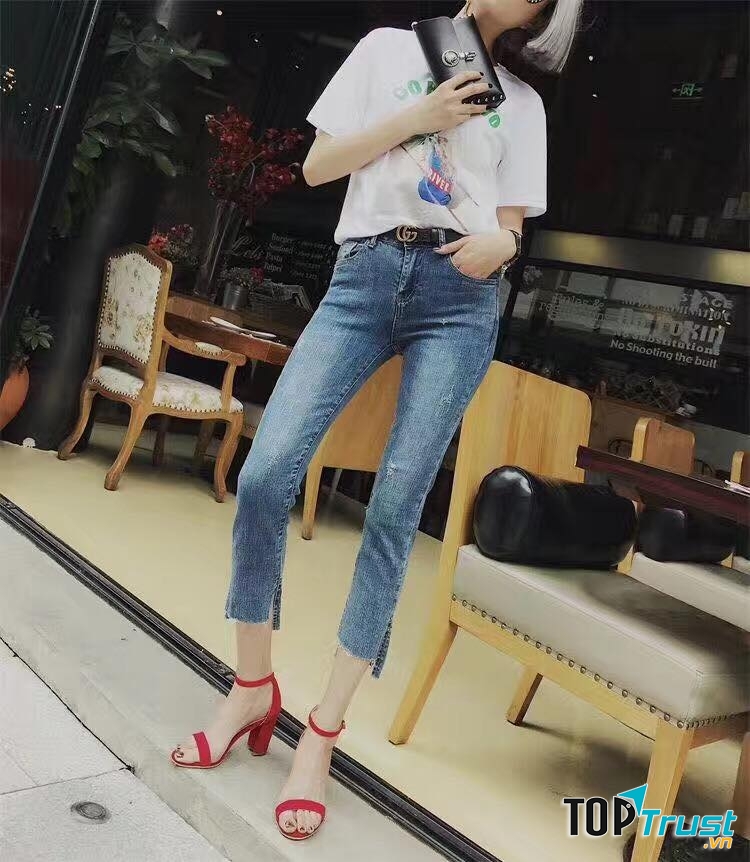 Các sản phẩm quần jeans tại XonXen Shop có mẫu mã đa dạng, giá thành hợp lý