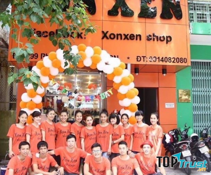 Đội ngũ nhân viên trẻ trung, năng động, có mắt thẩm mỹ tốt, sẵn sàng tư vấn cho khách hàng