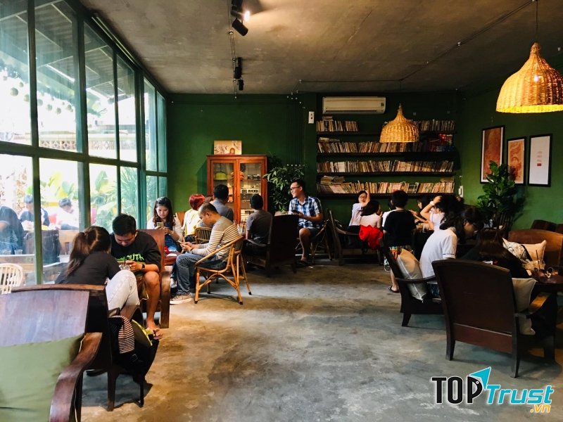 Cửa Hàng Cà Phê Số 22 với không gian rộng rãi, thoáng đãng, dành cho tất cả mọi người