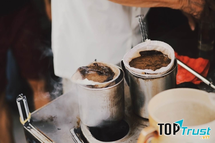 Cafe vỉa hè Xuân Lộc mang hương vị đặc biệt