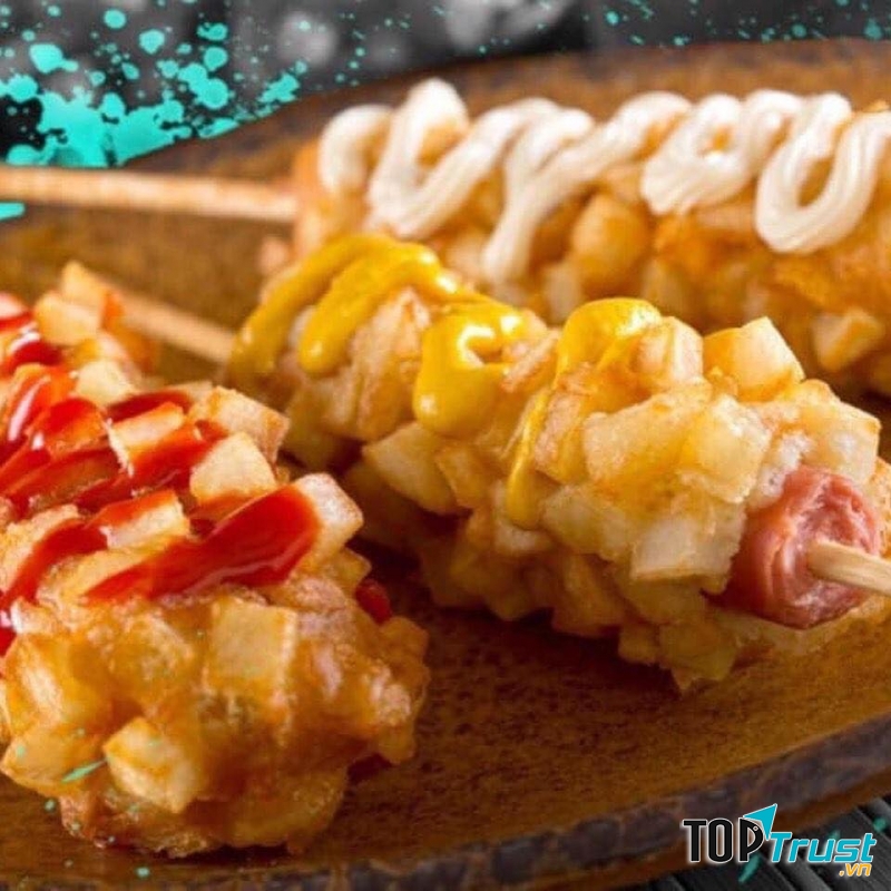 Xúc xích bọc khoai tây Corndog